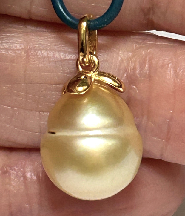 Stunning 10.7 x 12.3mm Golden Philippines South Sea Pearl Pendant