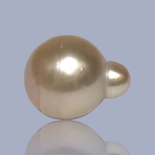 Alluring 26.5 Carat 15.1 x 18.7mm Gold Philippines Sea Loose Pearl