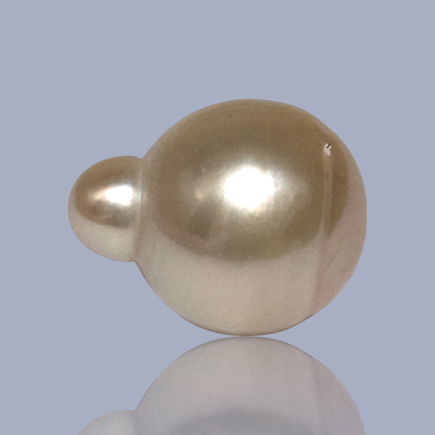 Alluring 26.5 Carat 15.1 x 18.7mm Gold Philippines Sea Loose Pearl