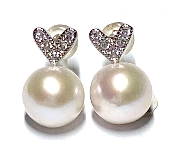 Fabulous 9 - 9.5mm White Edison Round Cultured Pearl Heart Stud Earrings