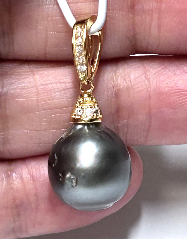 Genuine 12.3 x 13mm Tahitian Sea Middle Gray Cultured Pearl Pendant