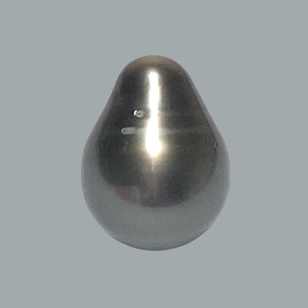 Oval 13.7 x 17.8mm 21.6 Carat Tahitian Peacock Grey Green Pearl