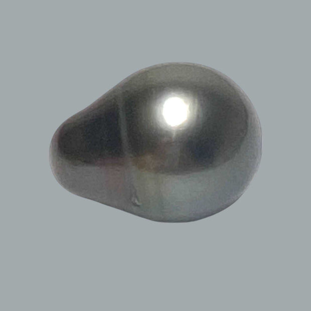 Oval 13.7 x 17.8mm 21.6 Carat Tahitian Peacock Grey Green Pearl