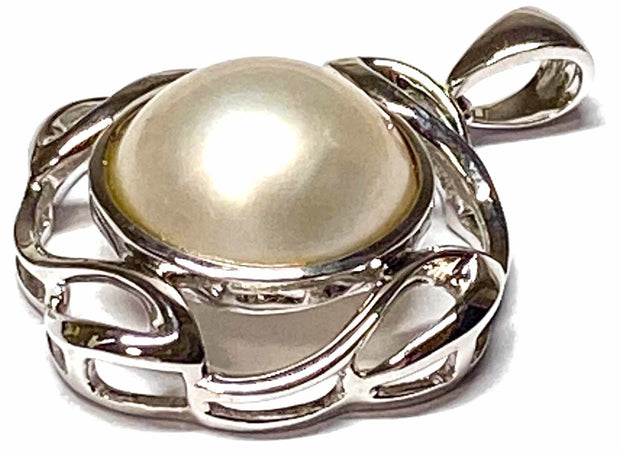 Solid 14K White Gold Natural White Round South Sea Mabe Pearl PendantGreat Anniversary Birthday Gift Her! Stunning 14K Solid White Gold Large Beautiful 13.5mm Natural White Round Mabe South Sea Pearl PendantPENDANT INFORMATIONMetal: 1Charms & PendantsFine JewelryThe Fine Pearls JewelrySolid 14K White Gold Natural White Round South Sea Mabe Pearl Pendant