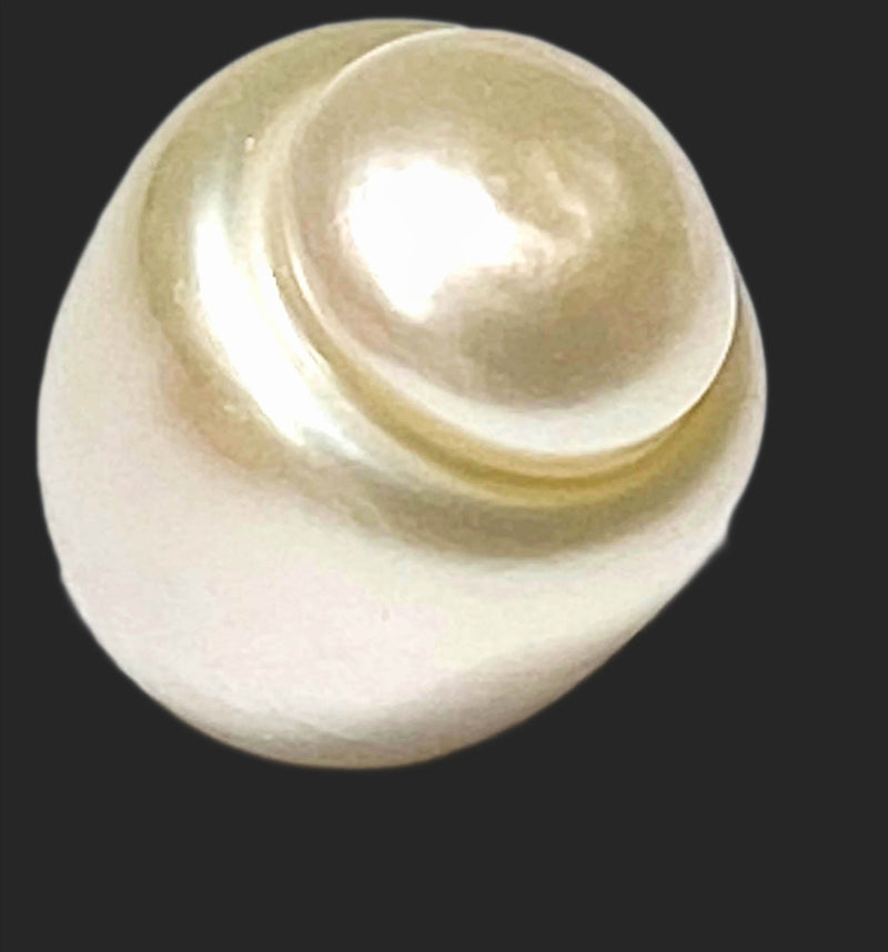 Oval Bottom Round 13.2 x 16.2mm 20.6 Carats Pale Gold South Sea Pearl