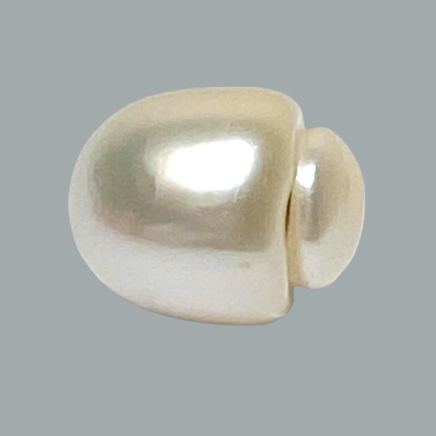 Oval Bottom Round 13.2 x 16.2mm 20.6 Carats Pale Gold South Sea Pearl