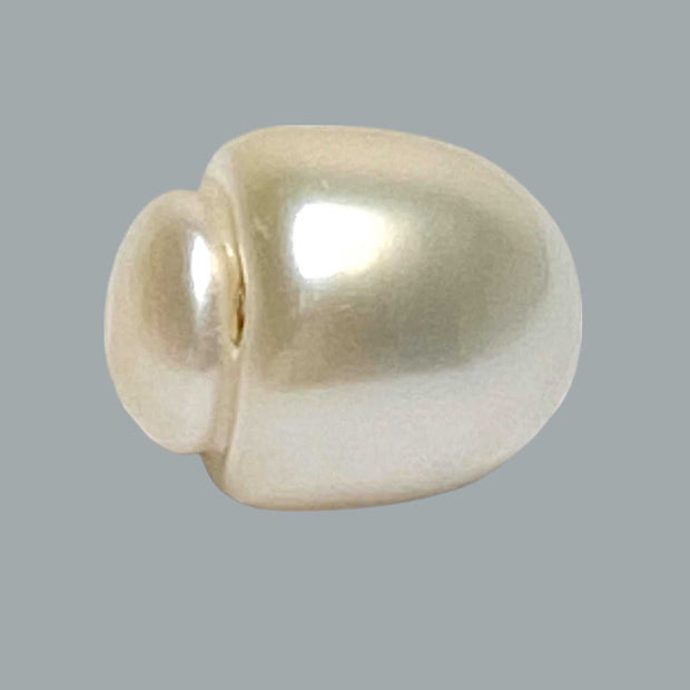 Oval Bottom Round 13.2 x 16.2mm 20.6 Carats Pale Gold South Sea Pearl