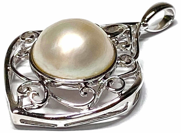 Elegant Solid 14K White Gold Natural White Round South Sea Mabe Pearl Embrace timeless luxury with our Elegant Solid 14K White Gold Natural White Round South Sea Mabe Pearl Pendant. This exquisite pendant features a stunning South Sea Charms & PendantsFine JewelryThe Fine Pearls JewelryElegant Solid 14K White Gold Natural White Round South Sea Mabe Pearl Pendant – Timeless Luxury