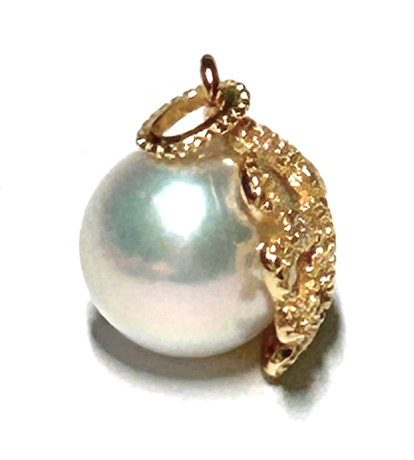 Stunning 9.0mm Round Edison White High Quality Cultured Pearl Pendant