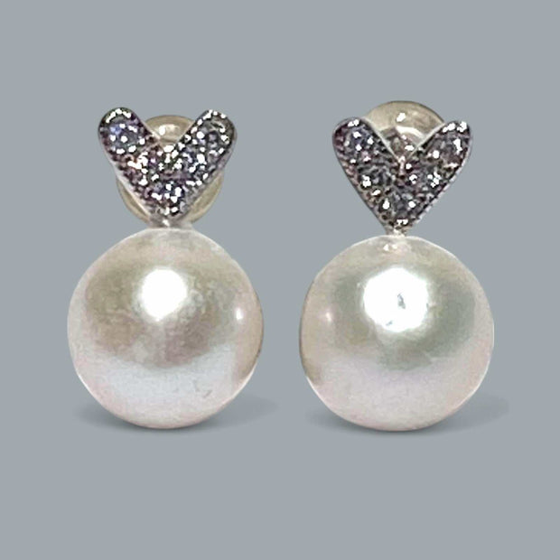 Fabulous 9-9.5mm White Edison Round Cultured Pearl Heart Stud Earrings