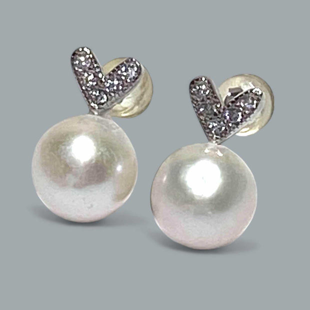 Fabulous 9-9.5mm White Edison Round Cultured Pearl Heart Stud Earrings