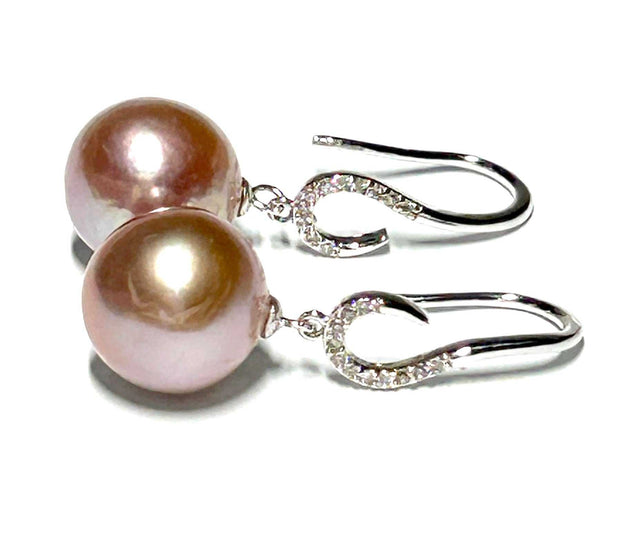 Fantastic 11.6 - 12mm Purple Lavender Pink Edison Pearl Dangle EarringFantastic 4A+ Quality 11.6 - 12mm Natural Purple Lavender Pink Edison Cultured Round Pearl Dangle Hook Earrings / Birthday Great Gift For Her New Trend Earrings
PEAREarringsFine JewelryThe Fine Pearls Jewelry6 - 12mm Purple Lavender Pink Edison Pearl Dangle Earrings