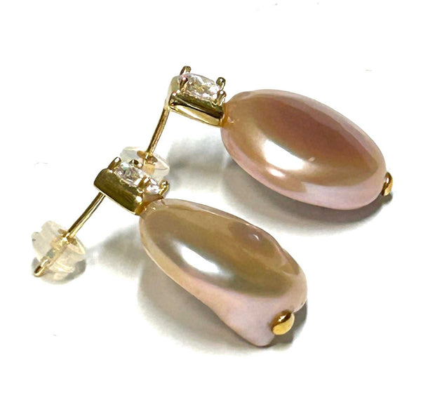 Flat Round 17.3mm Peach Rainbow Jumbo Cultured Pearl Dangle EarringsBest Gift For Her! Fantastic 7.3 x 17.3mm Natural Peach Pink Rainbow Jumbo Freshwater Cultured Pearl Dangle Earrings / Handmade Earrings
PEARL INFORMATION

Pearl TypEarringsFine JewelryThe Fine Pearls Jewelry3mm Peach Rainbow Jumbo Cultured Pearl Dangle Earrings