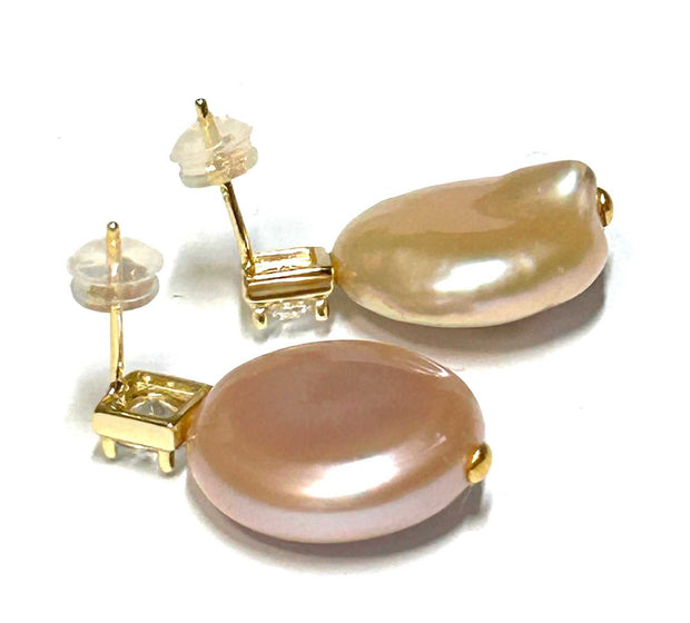 Flat Round 17.3mm Peach Rainbow Jumbo Cultured Pearl Dangle EarringsBest Gift For Her! Fantastic 7.3 x 17.3mm Natural Peach Pink Rainbow Jumbo Freshwater Cultured Pearl Dangle Earrings / Handmade Earrings
PEARL INFORMATION

Pearl TypEarringsFine JewelryThe Fine Pearls Jewelry3mm Peach Rainbow Jumbo Cultured Pearl Dangle Earrings