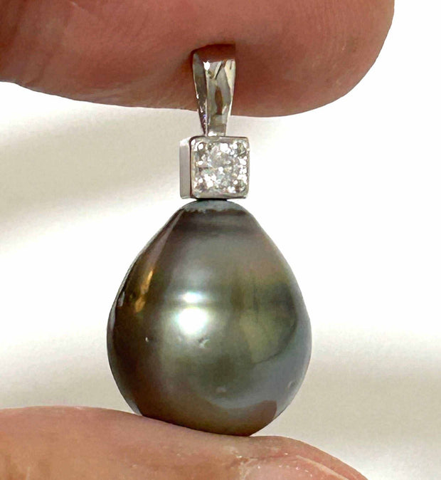 Oval 11.1 x 12.8mm Tahitian Sea Natural Peacock Gray Green Pearl Penda100% Genuine and Authentic! Gorgeous Oval Drop 11.1 x 12.8mm Tahitian South Sea  Natural Peacock Gray Green Overtone Cultured Pearl Handmade Pendant / Best Gift For Charms & PendantsFine JewelryThe Fine Pearls Jewelry8mm Tahitian Sea Natural Peacock Gray Green Pearl Pendant