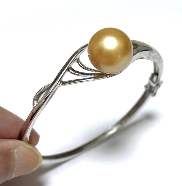 Graceful 13.3 x 14mm Rich Gold Philippines Giant Pearl 7.5" Bangle