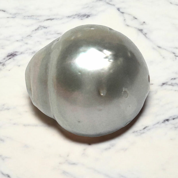 Splendid Giant 27 cts 15.4 x 17.6mm Tahitian Natural Silver Blue Pearl