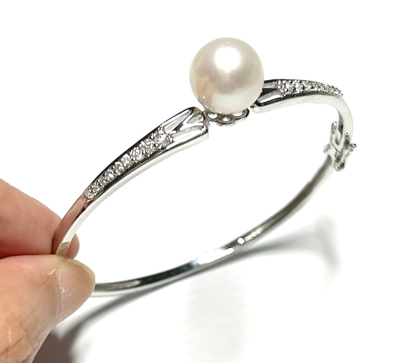 Fabulous 11mm Natural White Edison Cultured Round Pearl 7 - 7.5" Bangle