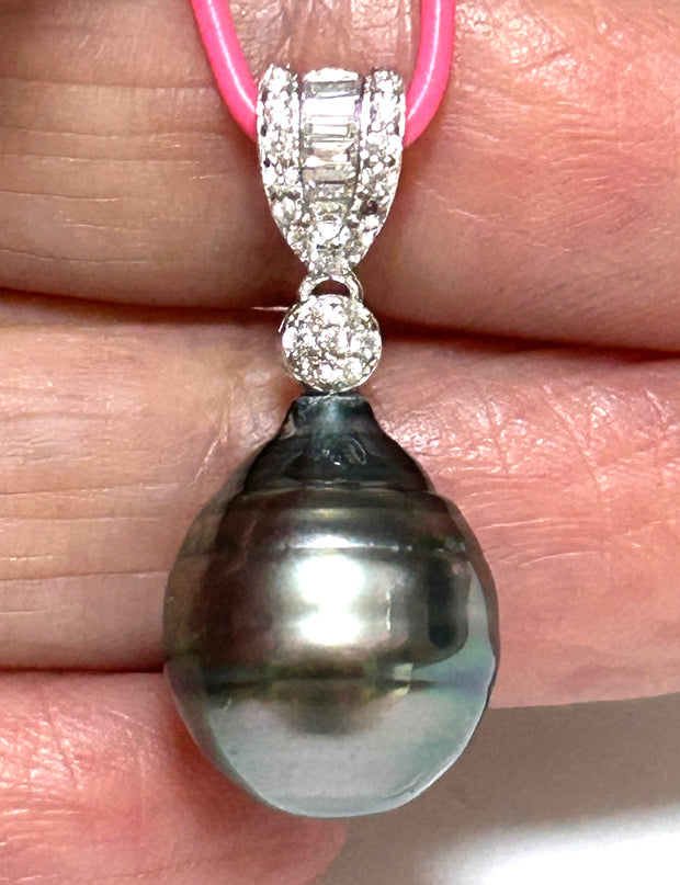 Oval 11.3 x 13.3mm Tahitian Natural Peacock Black Green Pearl Pendant