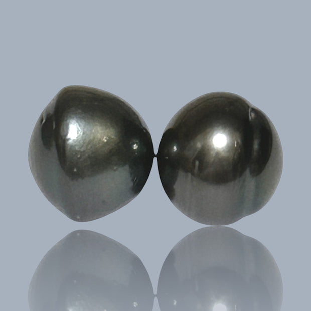 A Pair 28-Carat 13 x 12mm Tahitian Peacock Black Green Pearl Loose