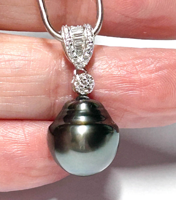 Unique 11 x 13mm Tahitian Peacock Gray Green Cultured Oval Pearl Pendant